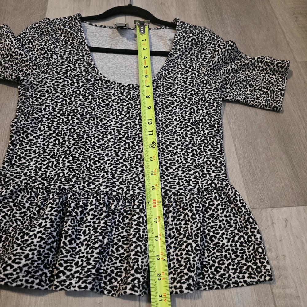Maeve Leopard Print Peplum Top Black White Short Sleeve Size Large - Picture 9 of 10